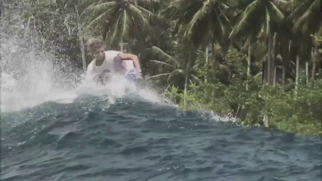 Surfing on the Gold Coast - Noa Deane