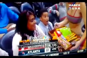 Dekolteyi Görünce Devreleri Yanan Ergen