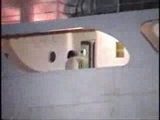 Regis conduit un bateau