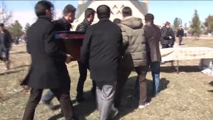 Sivas'ta Hemzemin Geçitteki Kaza