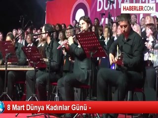 Antalya'da Kadınlar Farklı Dillerde Konser Verdi