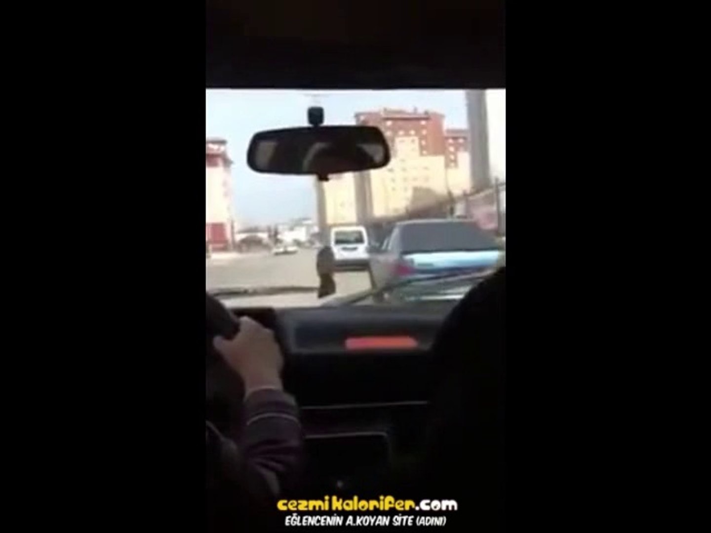 başka yerlerden insanlarla tanışmak için uygulama