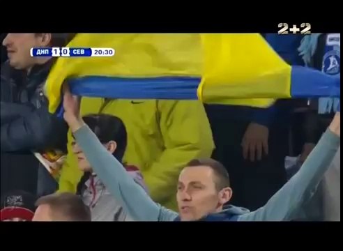 Фанаты Днепра поют гимн Украины в игре с Севастополем