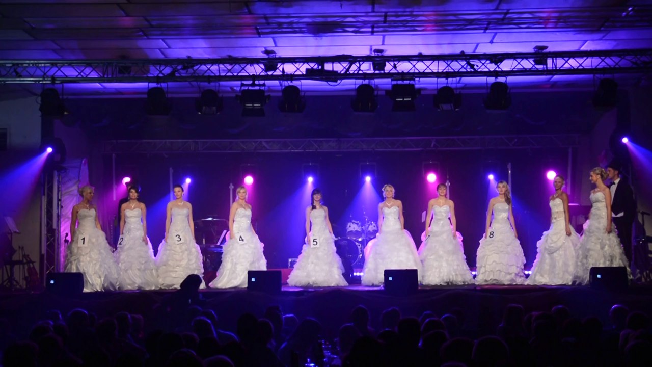 Puisieux : les candidates à Miss Sucre 2014 défilent en robe de mariée.