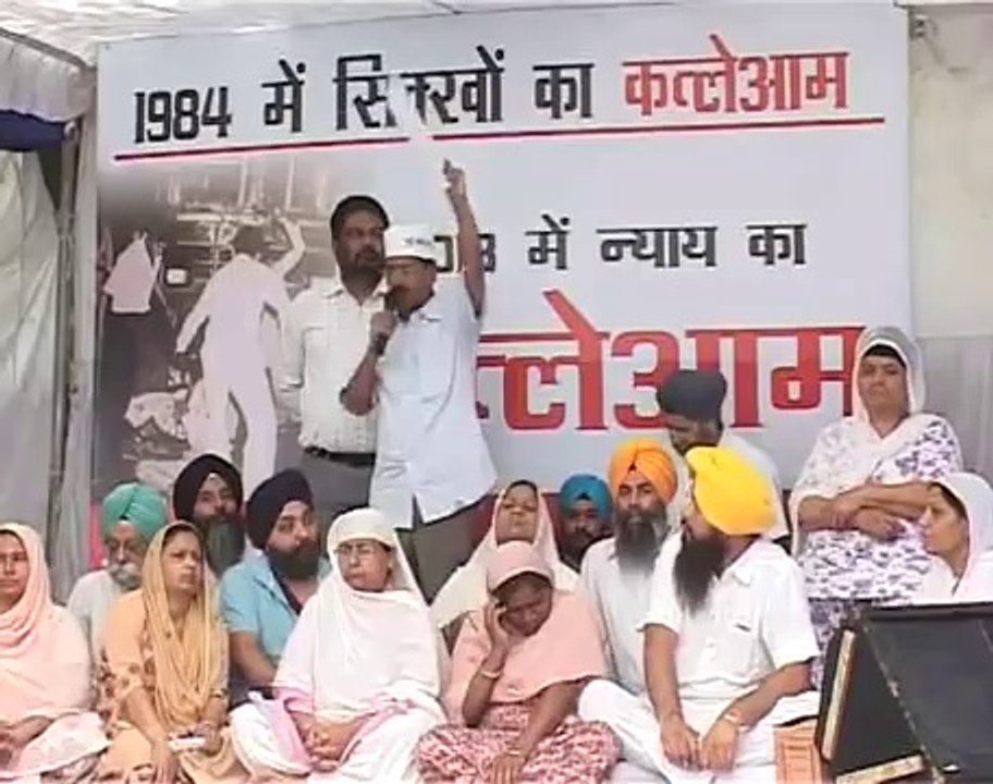 Arvind Kejriwal Addressing Families Affected by 1984 Riots at Jantar Mantar