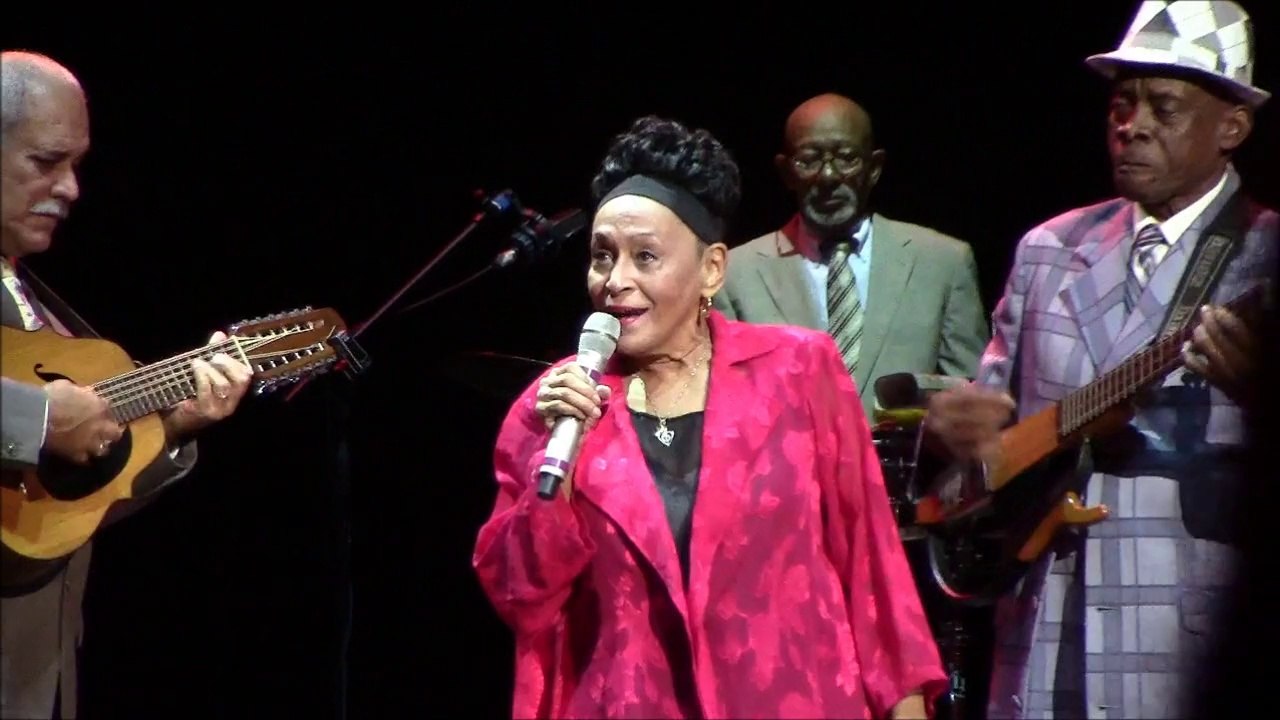 Orch. Buena Vista Social Club-2013- Omara Portuondo  El amor De mi Bohio