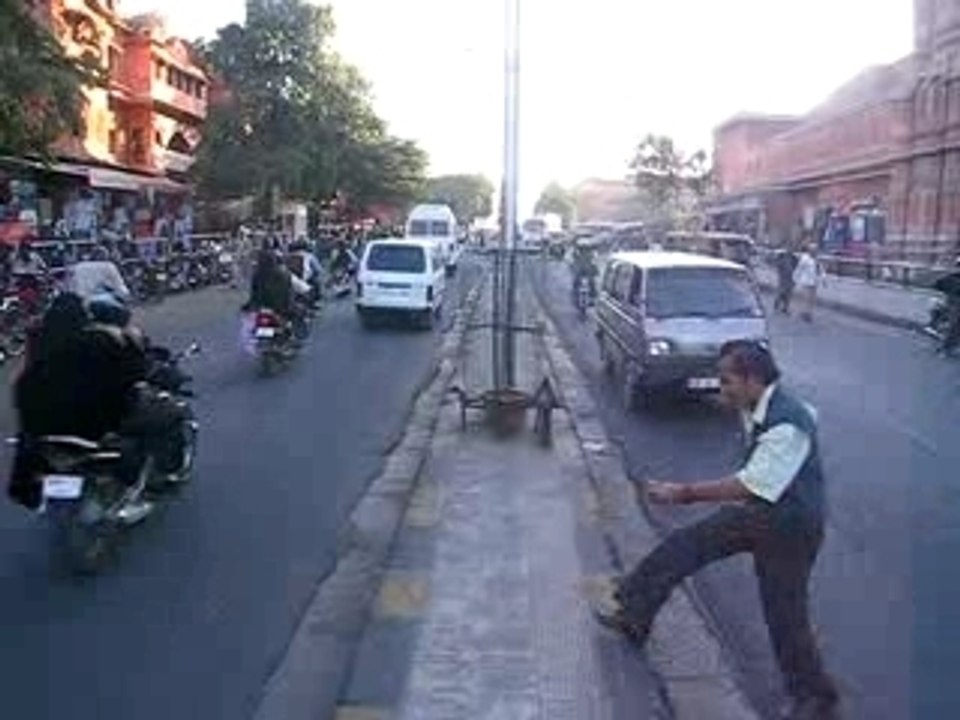 Crossing the Street in Jaipur