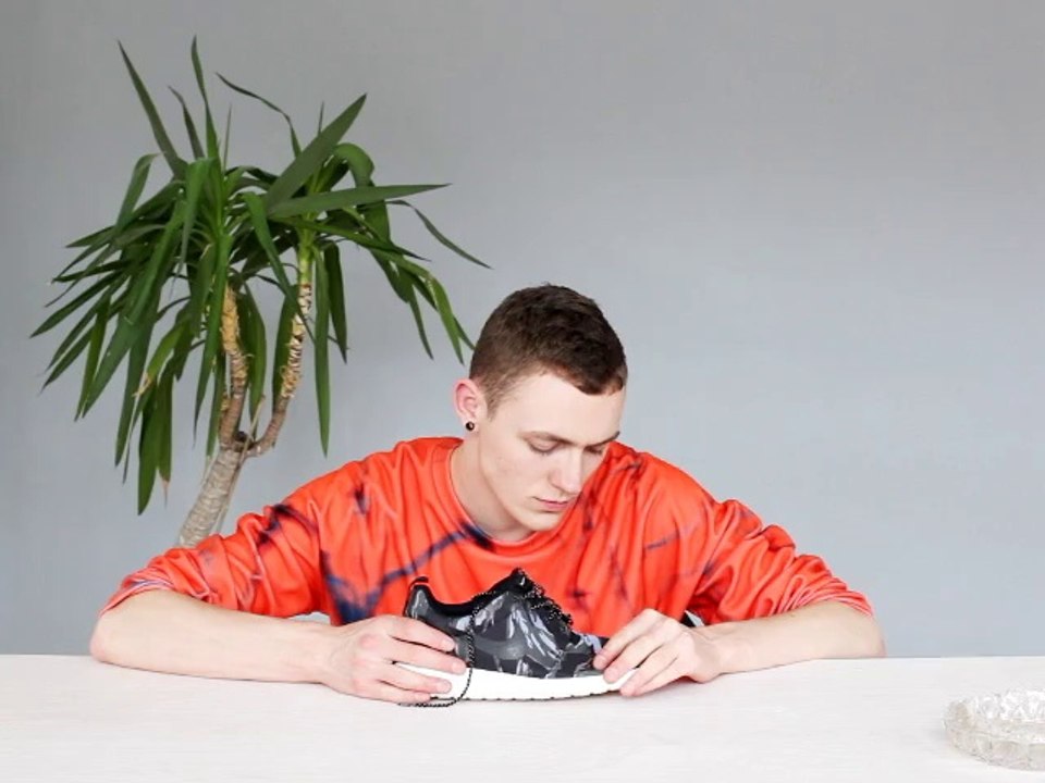 SNEAKERSLAVE - COLLABORATION BETWEEN GARY LAFARGUE & CHLOÉ GUERBOIS FOR KALTBLUT MAGAZINE