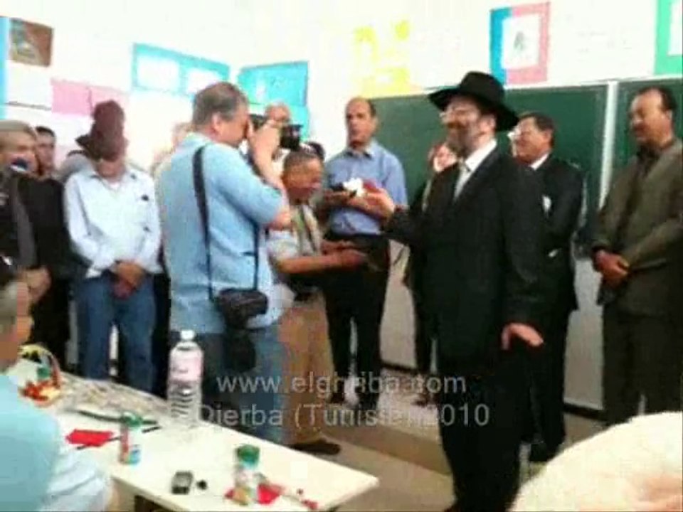 gilles bernheim rabbin de France à l'école Essouani à Djerba