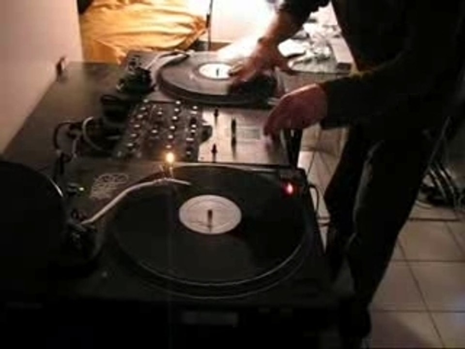 Dj crabees aux platines : scratch party