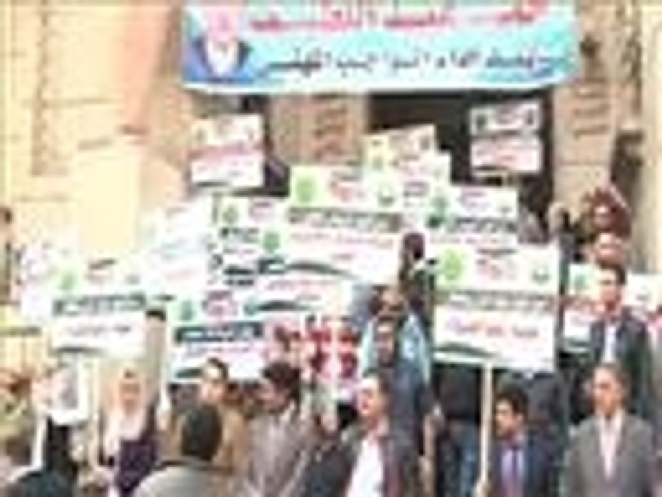 احتجاجات لفئات مختلفة تطالب بالحد الأدنى للأجور...