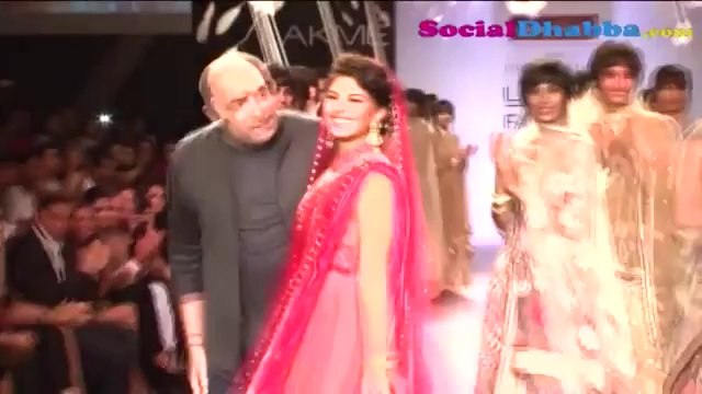 Jacqueline Fernandez walks for Tarun Tahiliani at LFW 2014