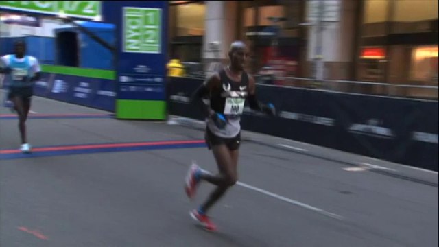 Medio maratón Nueva York - Mo Farah sale en silla de ruedas