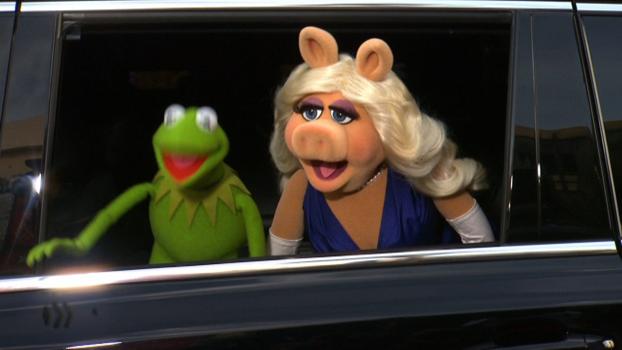 Kermit and Miss Piggy In The Limo and Cheryl Cole Excites London