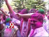 Youth celebrates colourful holi all over india