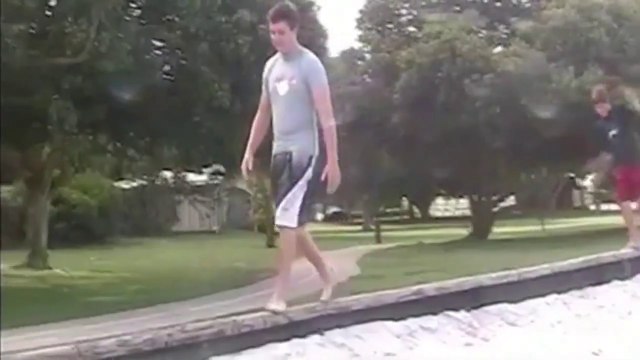 Les meilleurs FAILS de mars 2014 - Sport, crash en voiture, gars débiles... Du lourd!