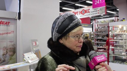 Довольные покупатели в ТЦ Мебельный Базар.