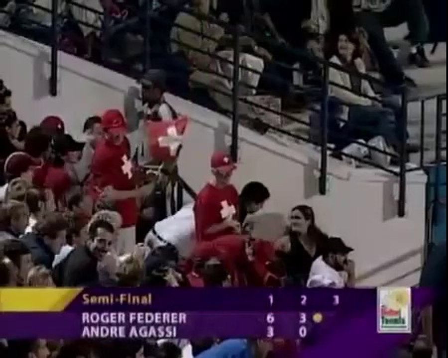 Federer's incredible lob vs Agassi Dubai 2005