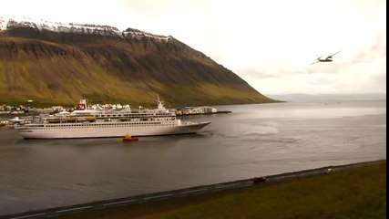 Extreme Airport takeoff in Iceland