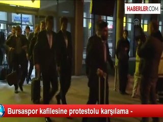 Bursaspor kafilesine protestolu karşılama -