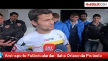 Arsinsporlu Futbolculardan Saha Ortasında Protesto
