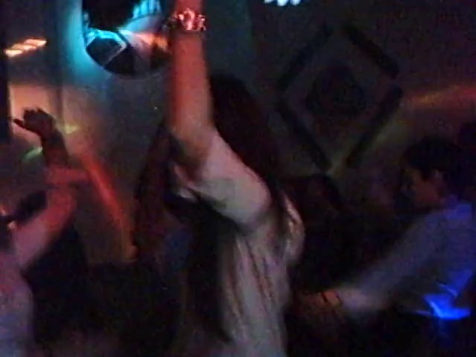 Fiesta en Sevilla con Maria y Hugo, Bailando sevilanas
