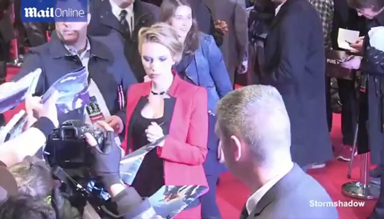 Pregnant Scarlett Johansson premiere of Captain America
