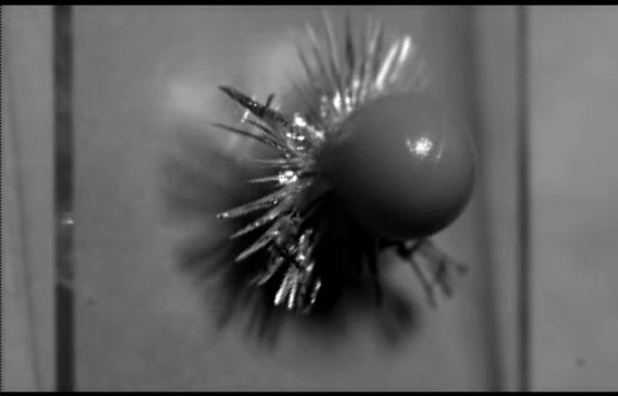 Casser une vitre en Slow-motion. Impressionnant!