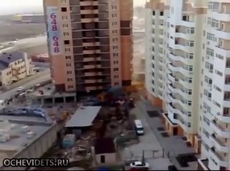 Download Video: Terrible crane crash... Too much wind and FAIL