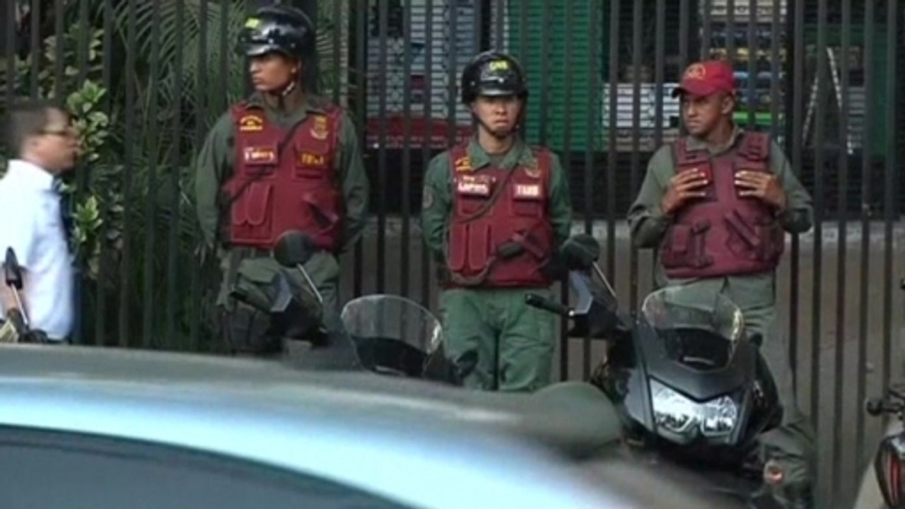 Venezuelan troops hold plaza