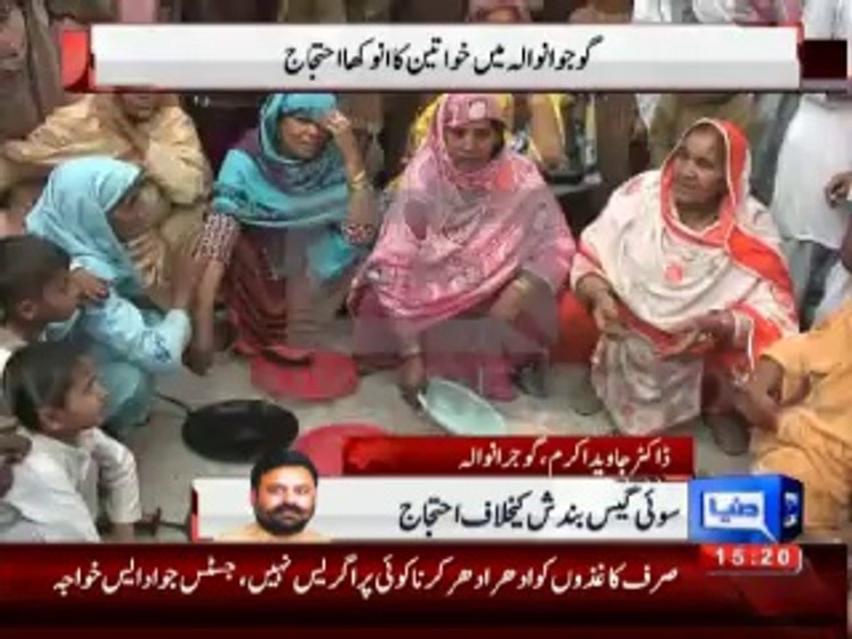women protest in a unique style