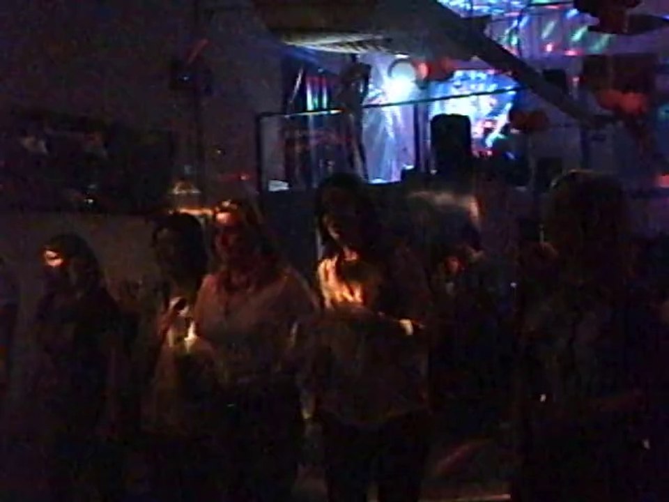 Fiesta en Sevilla con Maria y Hugo, Que lo baile todo el mundo