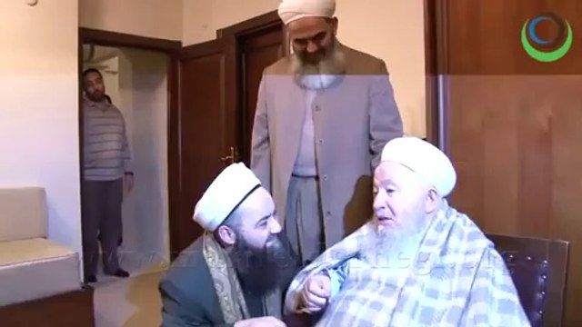 Cübbeli Ahmet Hocaefendi Asrımızın Müceddidi Mahmud Efendi Hazretlerini (k.s.) Ziyaret Etti )