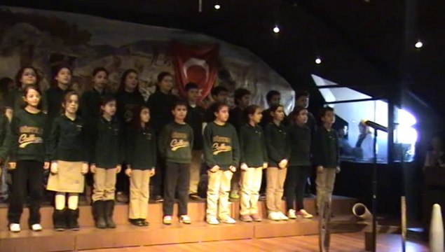 ÖZEL KONYA SİSTEM KOLEJİ ÇANAKKALE ŞEHİTLERİNİ ANDI-KORO