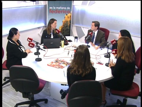 Crónica Rosa: Isabel Pantoja evita la foto familiar - 11/03/14