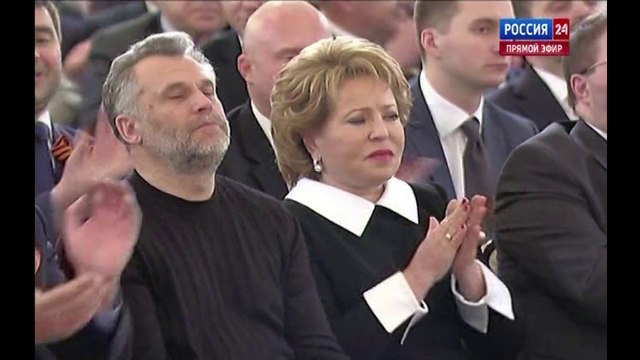 Putin signs treaty on Crimea joining Russia