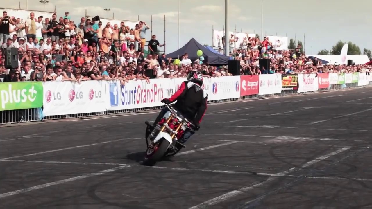 İddia Ediyoruz Böyle Motosiklet Gösterisi Daha Önce İzlemediniz!!!