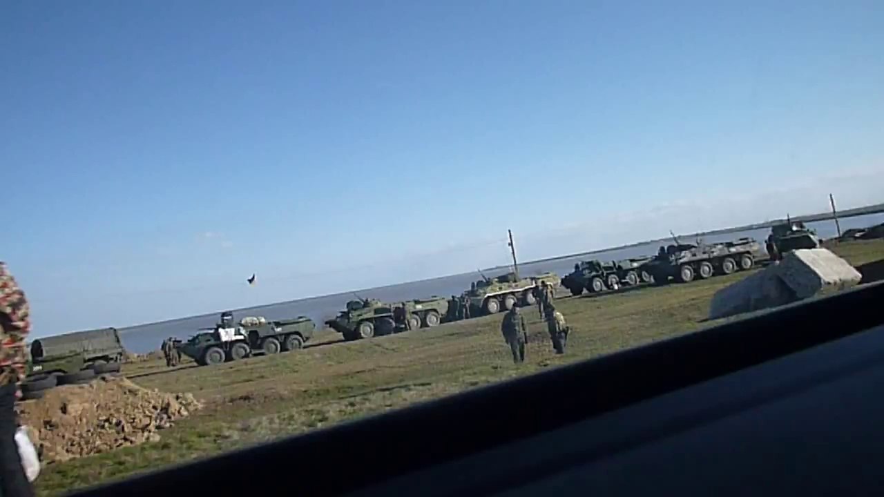 Ukrainian Troops at 'Checkpoint' Near Crimea Border