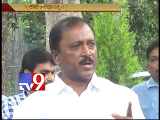 Araku YSRCP leader Kumbha Ravi Babu cries on being denied ticket