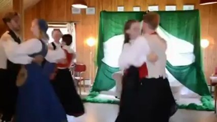 gabar Norway u dhalatay oo wiil somali ah aroostay