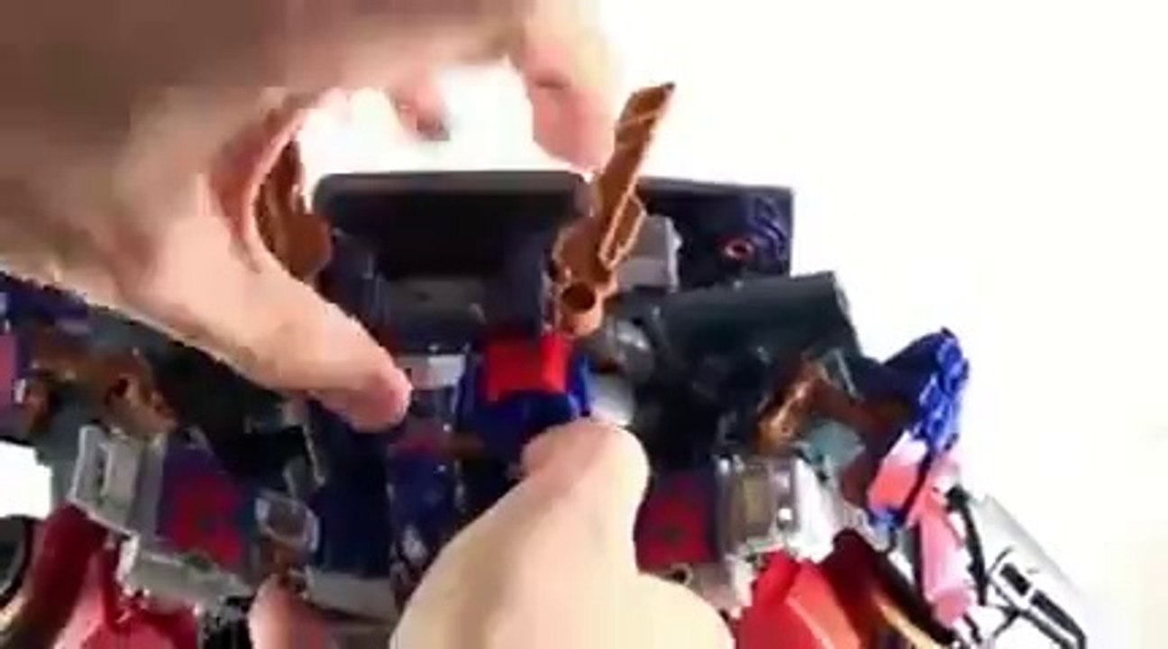 Video Review of the Transformers 3 Dark of the Moon (DOTM) ; Ultimate Optimus Prime