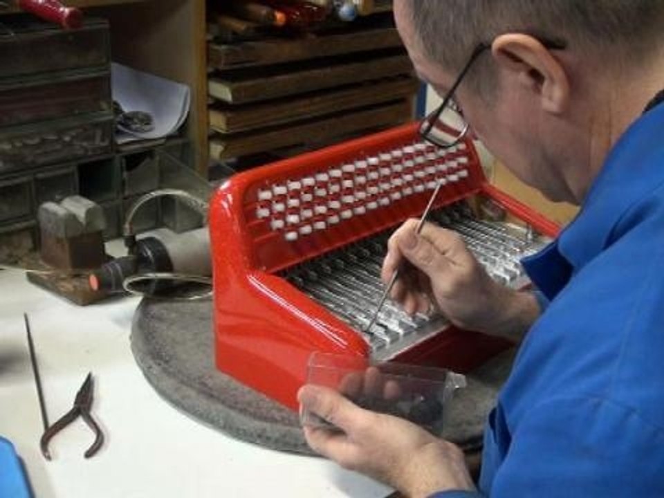 Le footballeur Laurent Koscielny participe au sauvetage d'une entreprise d'accordéons - 19/03