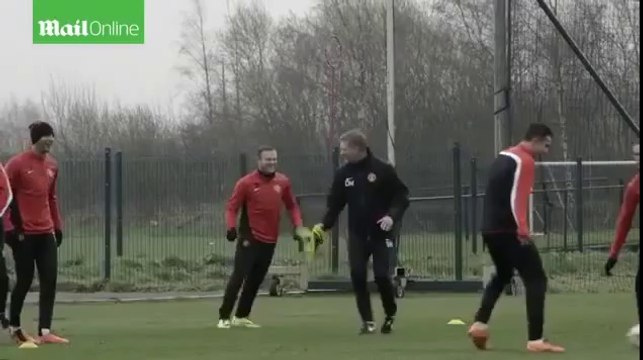 David Moyes Nutmeged by Wayne Rooney on training