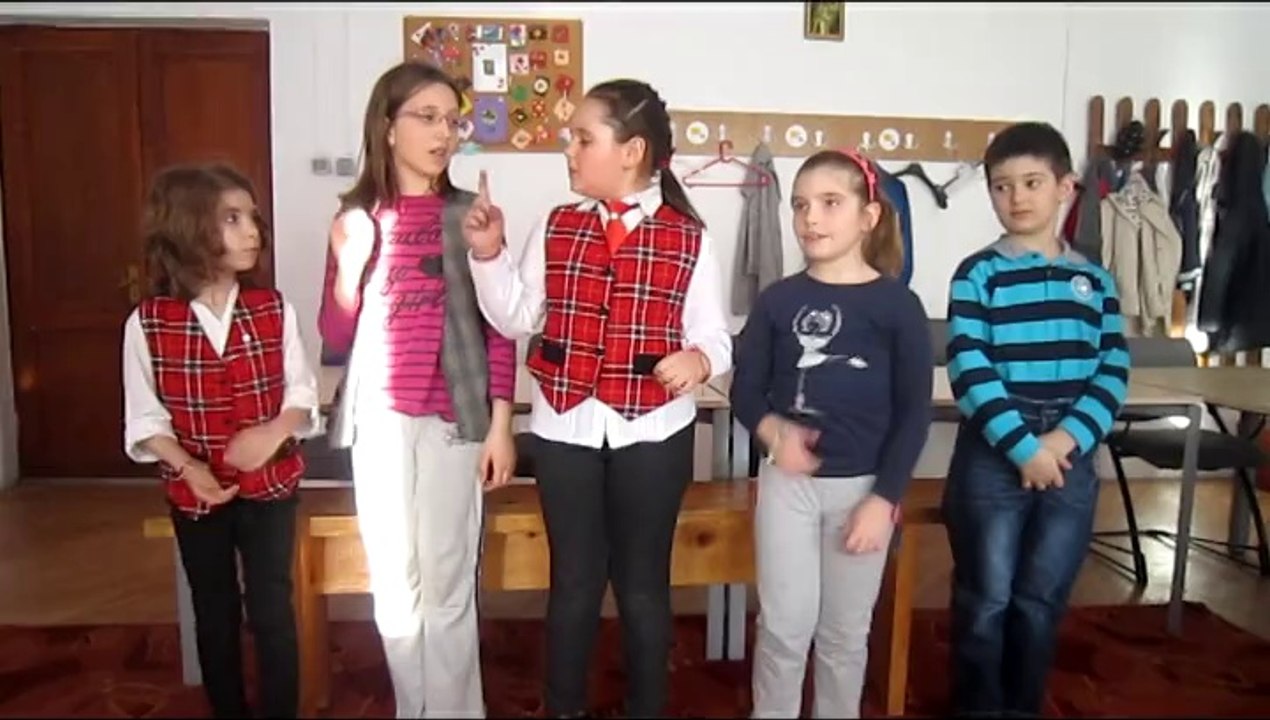 Au centre culturel francophone de Buzau (Roumanie), atelier de français avec de jeunes enfants