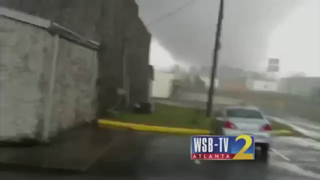 RAW- WSB-TV's Ross Cavitt records tornado in Adairsville