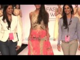 Hot & sizziling models in golden & red gown in LFW 2014 by Liza Hayden