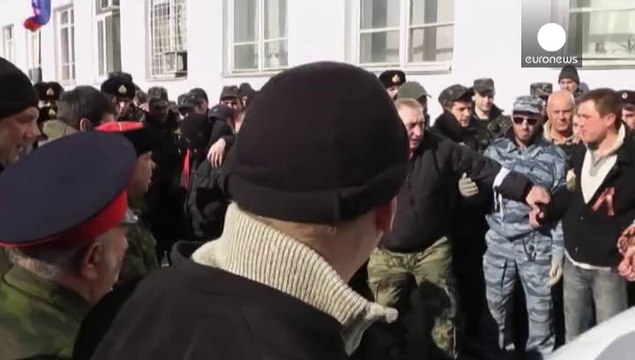 Pro-Russian troops take over Ukrainian naval HQ in Crimea