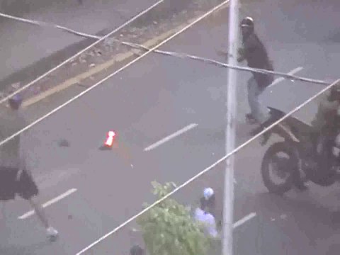 Así rescatan a detenido por la PNB durante protestas