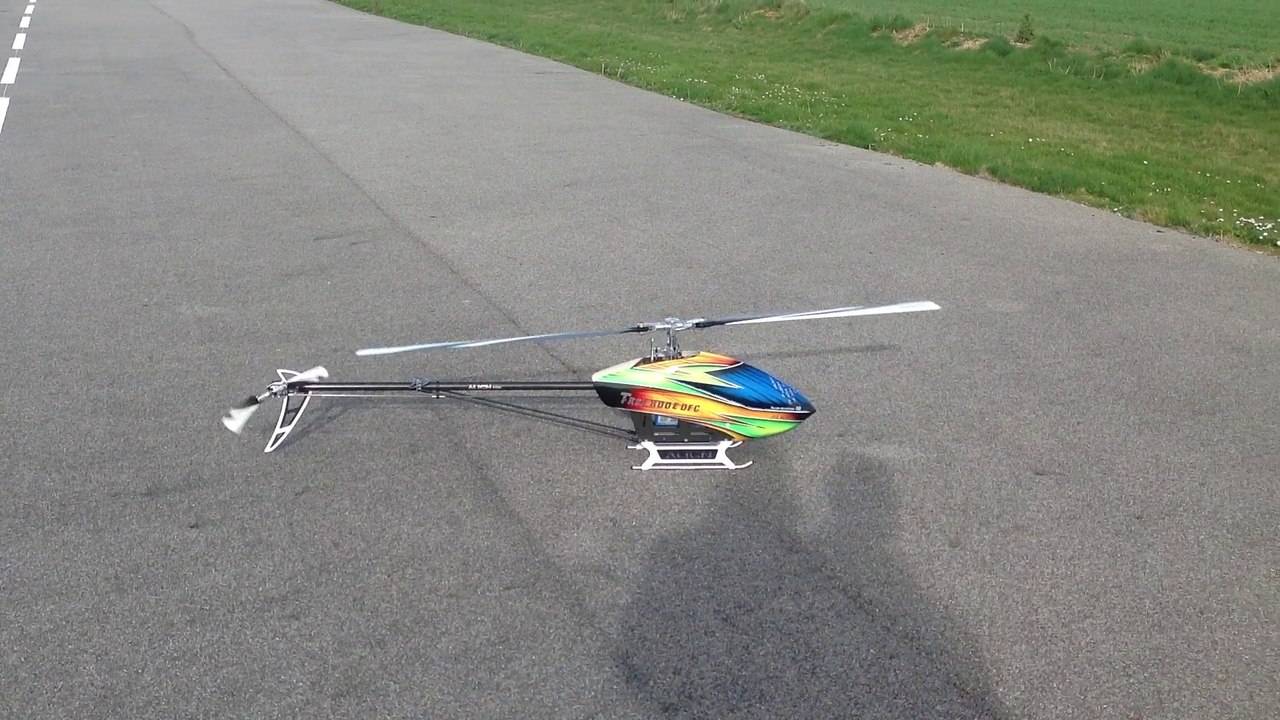 Le Trex 800 E DFC de Manu piloté par Laurent