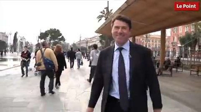 Estrosi, le roi de Nice, se promène sur la promenade du Paillon.